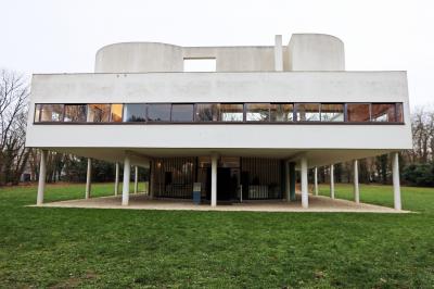 ル・コルビュジエの、20世紀を代表する住宅建築”サヴォア邸”に会いに行く