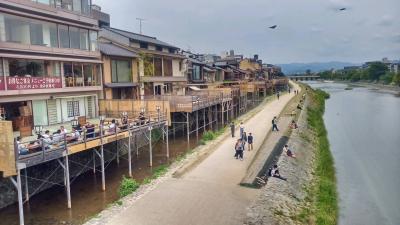 鴨川納涼床で優雅な昼食 ～ 祇園・京極・錦市場散策　「京都らしい風景」とは！？
