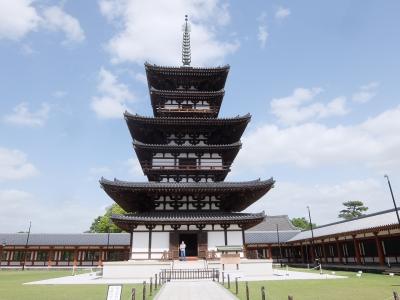 奈良　薬師寺 東塔、若草山