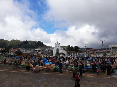 【メキシコ】先住民族村サンファンチャムラと撮影禁止の呪術教会