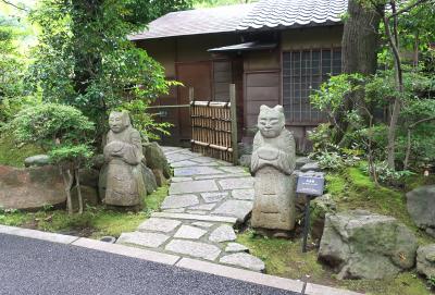 雨予報なので八王子城跡やめて、根津美術館へ