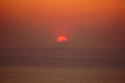 対馬：晴天で釜山を照らす夕日を眺めて国境実感。烏帽子岳からの景色も対馬感