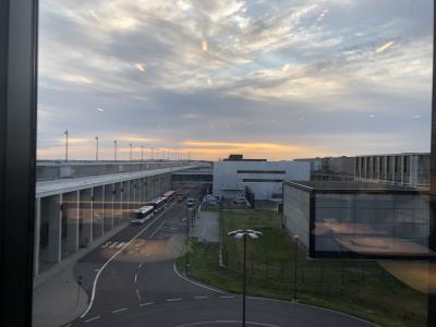 ベルリン　ブランデンブルグ空港の夏の朝６時　