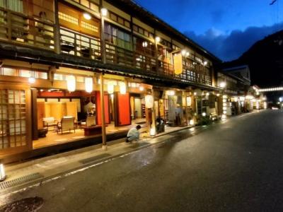 洞川温泉、夜も開けっ放しって、すごくない！？　