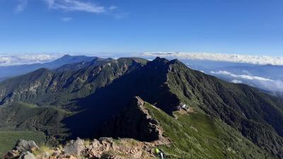 猛暑の街を脱出して南八ヶ岳を縦走、途中雷雨で計画変更の山歩