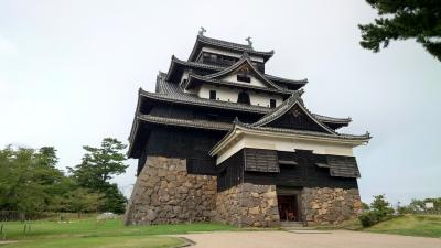 松江城を見て雨の中萩まで