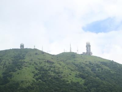 2023年8月：一年中山頂に雲がかかっていて，帽子を被っているように見えるから大帽山。山頂近くまで登ってみる！［香港：荃灣］