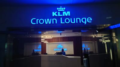 YYZ KLM Crown Lounge 