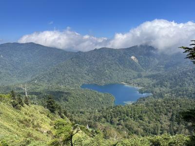 青い大沼池を上から見下ろしに裏志賀山へ登ってきました