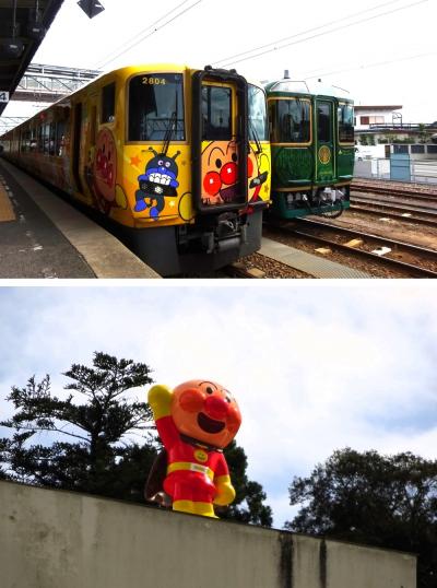 下の孫とアンパンマン列車。とっても暑いけど、一緒に乗って楽しもうね。