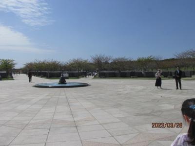 孫と一緒の沖縄旅行（１６）戦跡公園の遊園地で。