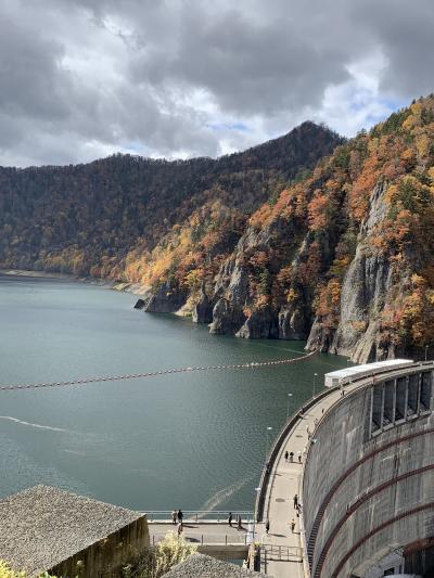 美しい紅葉の豊平峡ダム