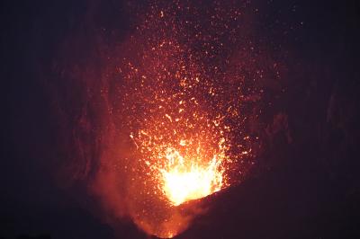 #180　世界一火口に近づける火山　バヌアツ・タンナ島のヤスール火山へ -2023夏 南太平洋３-