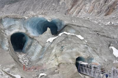 『氷河の後退&quot;困ったなぁ&quot;』『氷洞いつまで入れるか？消滅の危機』【モンタンヴェール鉄道と氷河編】NO5