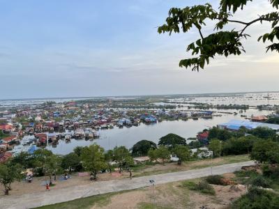 アンコールワット、シェムリアップ、プノンクロム山は夕日鑑賞スポットです。