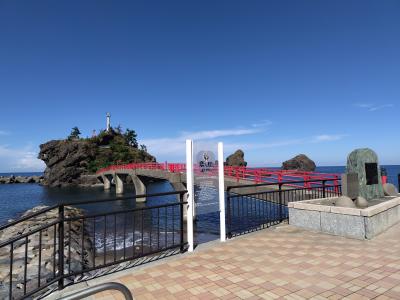 弁天岩と能生白山神社