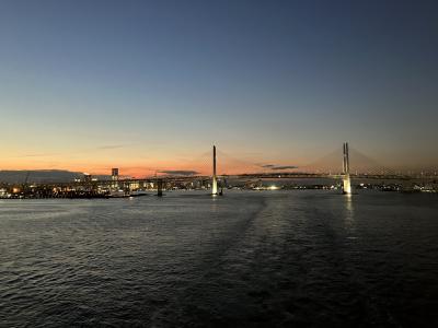 夕焼けの横浜と横浜ベイブリッジ　飛鳥２