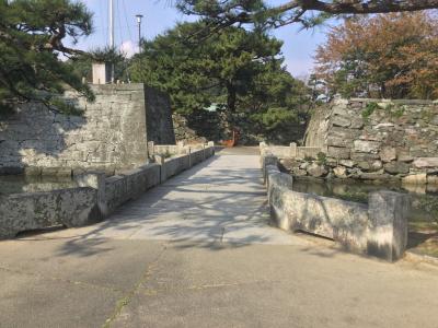 高松栗林駅からJR高徳線を利用して徳島駅へ向かい徳島城跡を散策します。