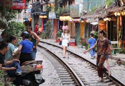 ベトナム北部（７）ハノイ旧市街を探訪。タンロン遺跡、トレインマーケット