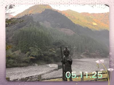 横手公園から樅木吊り橋に辿り着くまでの紅葉