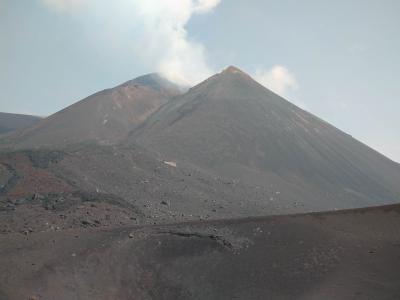 2023年8月　シチリア旅行　5日目前半　10日前に噴火したエトナ山にツアーで登る　Etna