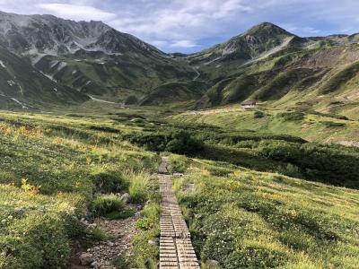 立山３　絵本の世界のような谷と、奥大日岳