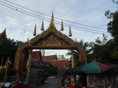 タイ出張２日目　早朝散歩ワットフォアランポーへ