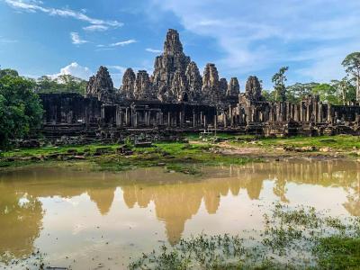 四面仏の微笑み 多用される 観世音菩薩の塔