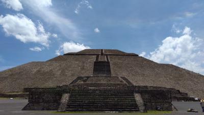 久しぶりの海外はメキシコへ 6日目　テオティワカン遺跡とヴァスコンセロス図書館