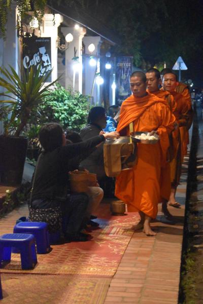 2019年子連れラオスの旅（３）〜托鉢わんこ蕎麦