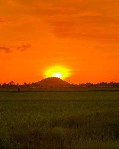 シェムリアップ　カンボジアの富士山、プノンクロムの夕日鑑賞