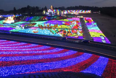 ２０２３年１２月　千葉県　東京ドイツ村のイルミネーション。地上絵「ガリヴァー旅光記」