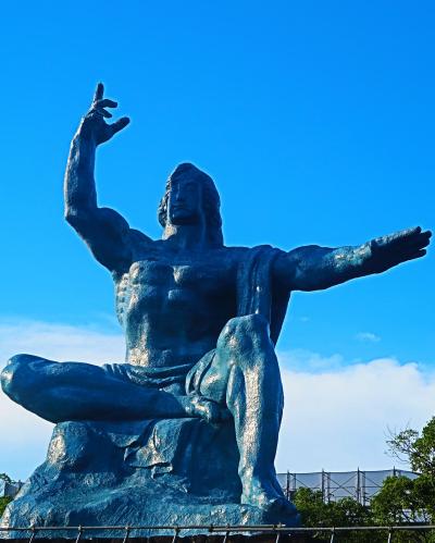 長崎-4　平和祈念像-姿態様々　平和公園-静寂で　☆原爆慰霊祭-準備始め