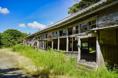 Amazing 房総 Vol.11　明治の情景を残す山間の廃校舎　「曾呂尋常小学校分教場」で記憶は8月の空に舞い上がる　オッサンネコの一人旅