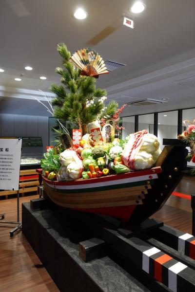 20240105-3 豊洲 初荷のはしごの合間、茂助だんごのコーヒー。と、やっちゃばの宝船。