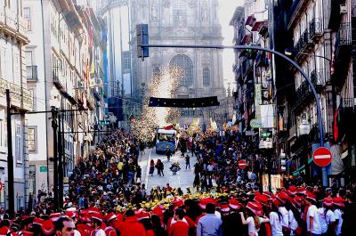 大学生が大騒ぎ　ポルトガルの旅（アヴェイロ・コインブラ編）