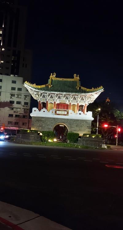 台湾の街角で食べ歩き！（1）故宮博物院・士林夜市・西門