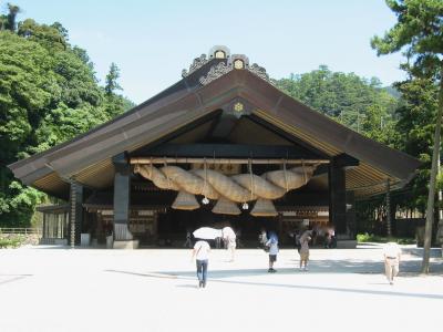 神楽殿の注連縄、大きいですねぇ、、、[山陰山陽ロングツーリング]