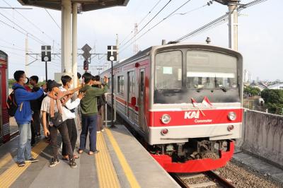 インドネシア（５）ジャカルタ　マンガライ駅でＪＲ東日本・東急中古鉄道車両に出会う