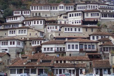 アルバニアの美しき伝統建築群は素晴らしいので行っておいたほうがいいかも案件