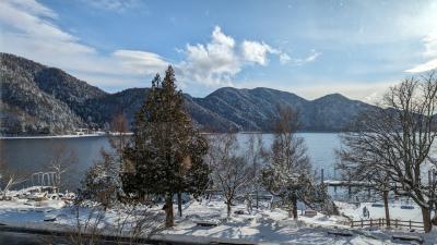 中禅寺湖を臨む雪景色の温泉へ