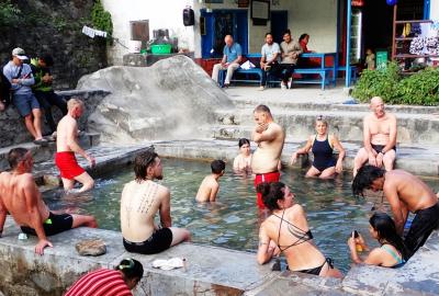 タトパニ（Tatopani）温泉とティハール祭の夜