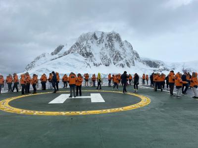 2024年ワンワールド・エクスプローラー・南極&Paris ８・マルグリット湾付近