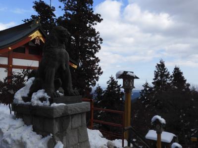 冬の御岳山　雪の残る神社に参拝