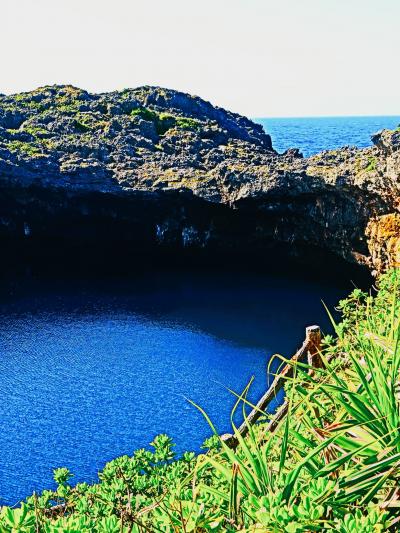 伊良部島-4　下地島の通り池　国の名勝・天然記念物　☆陥没ドリーネ/海水が侵入　遊歩道が続く