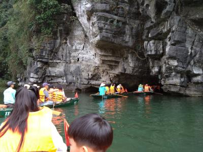【5】旧正月のハノイ 統一鉄道でニンビン/チャンアンへ…、手漕ぎボートでコングを探す…