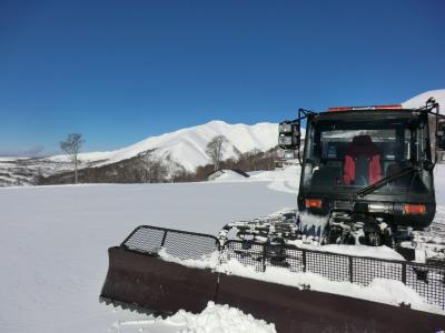 雪上車で月山山麓へ志津温泉と草薙温泉