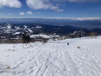 花の百名山の根子岳へ雪山登山　下山はヒップソリで