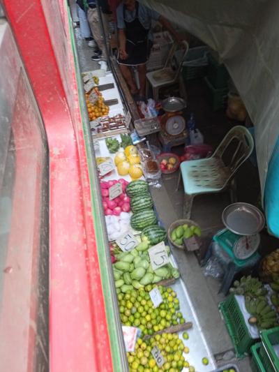 話のタネにと最安に行ってみた。メークロン駅市場