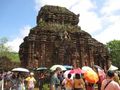 シニアのクラブツーリズムツアーで行くベトナムホイアン３連泊の旅　３日目　チャンパの遺跡と陶器村